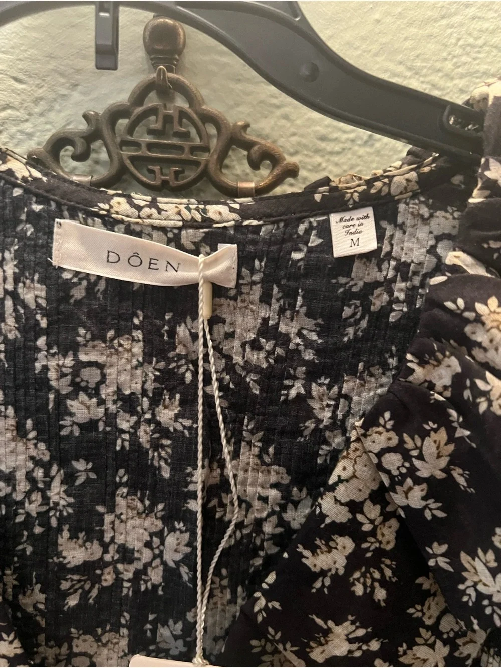Doen Henri Black & White Floral Puff-Sleeve Blouse